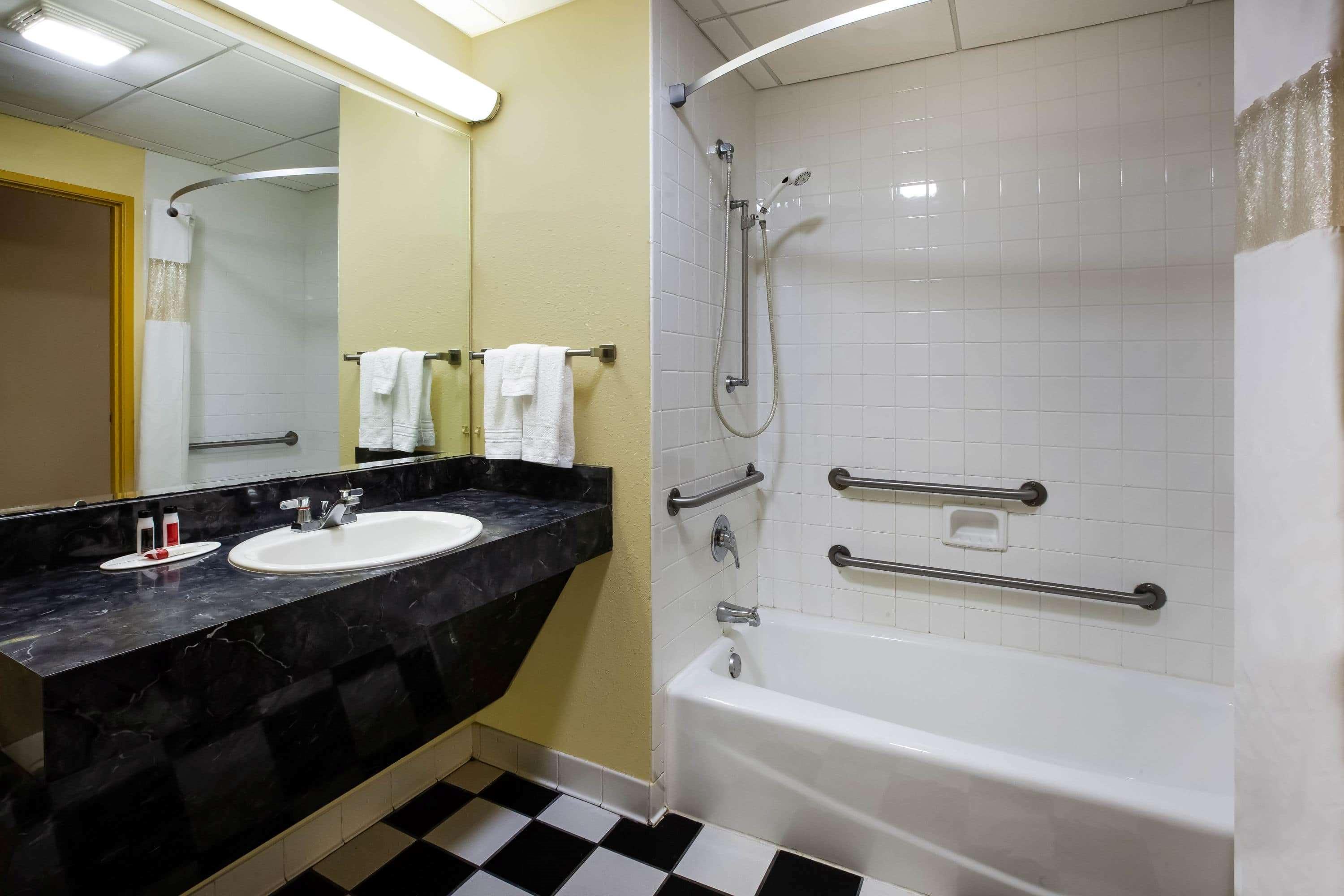 Days Inn By Wyndham Donegal Extérieur photo